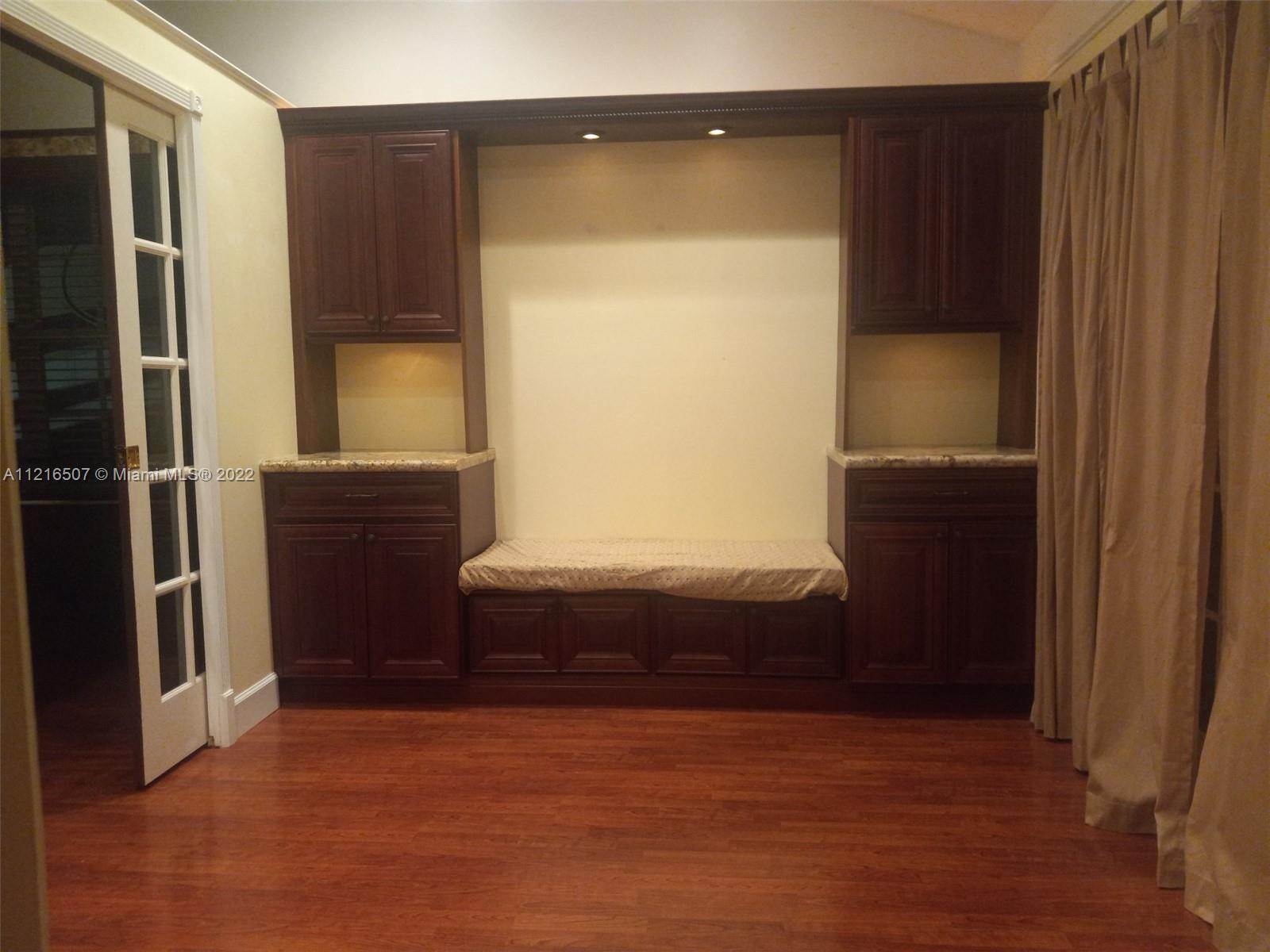 Listing Photo 10
