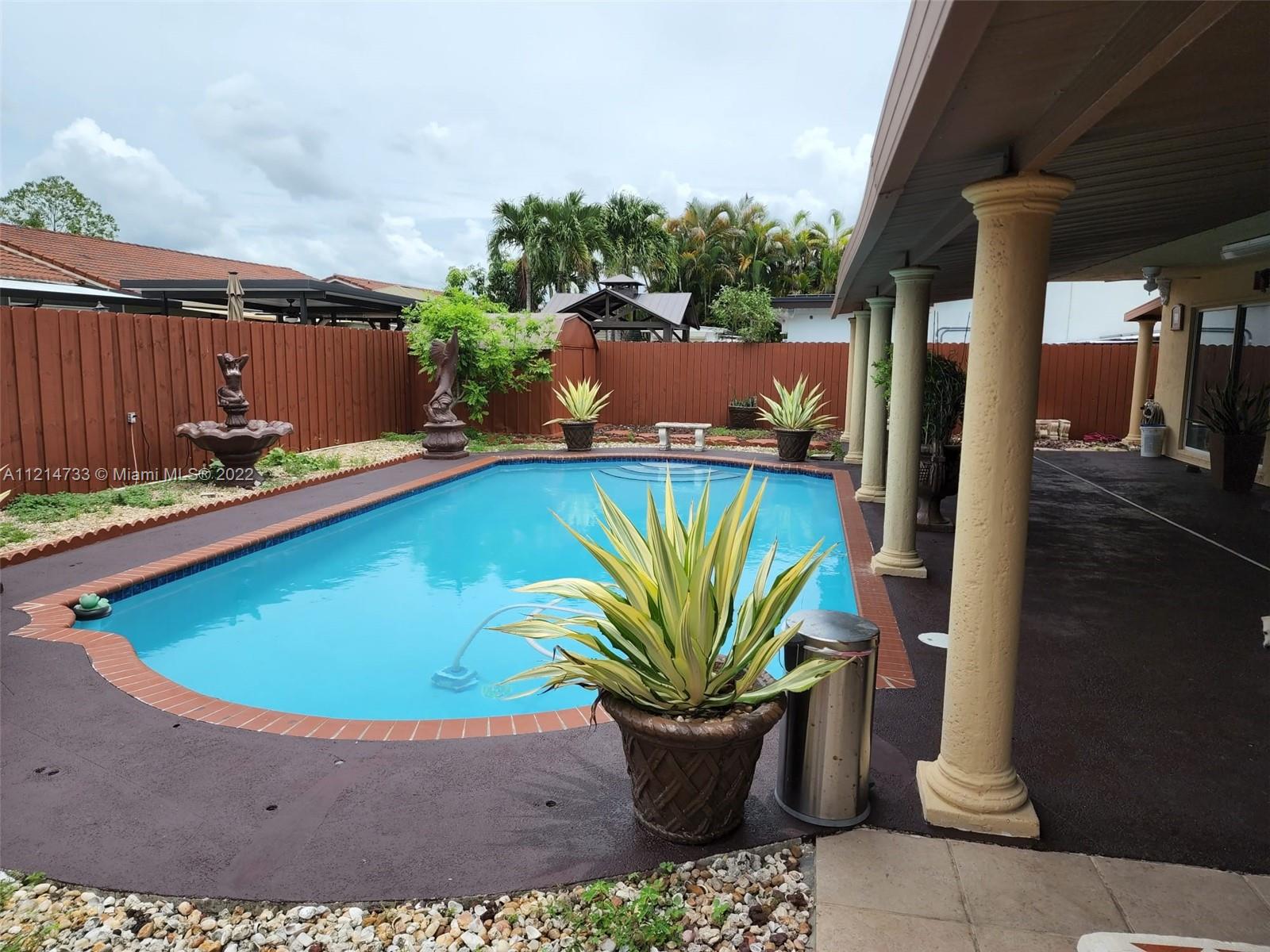 Listing Photo 11