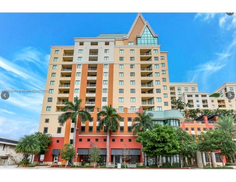 2/2 partly furnished with split bedroom floorplan and den with separate access in the heart of downtown Fort Lauderdale. Enjoy resort style amenities including: clubroom, conference/dining room, entertainment facilities, fitness center, hot tub/Jacuzzi,  and heated swimming pool.