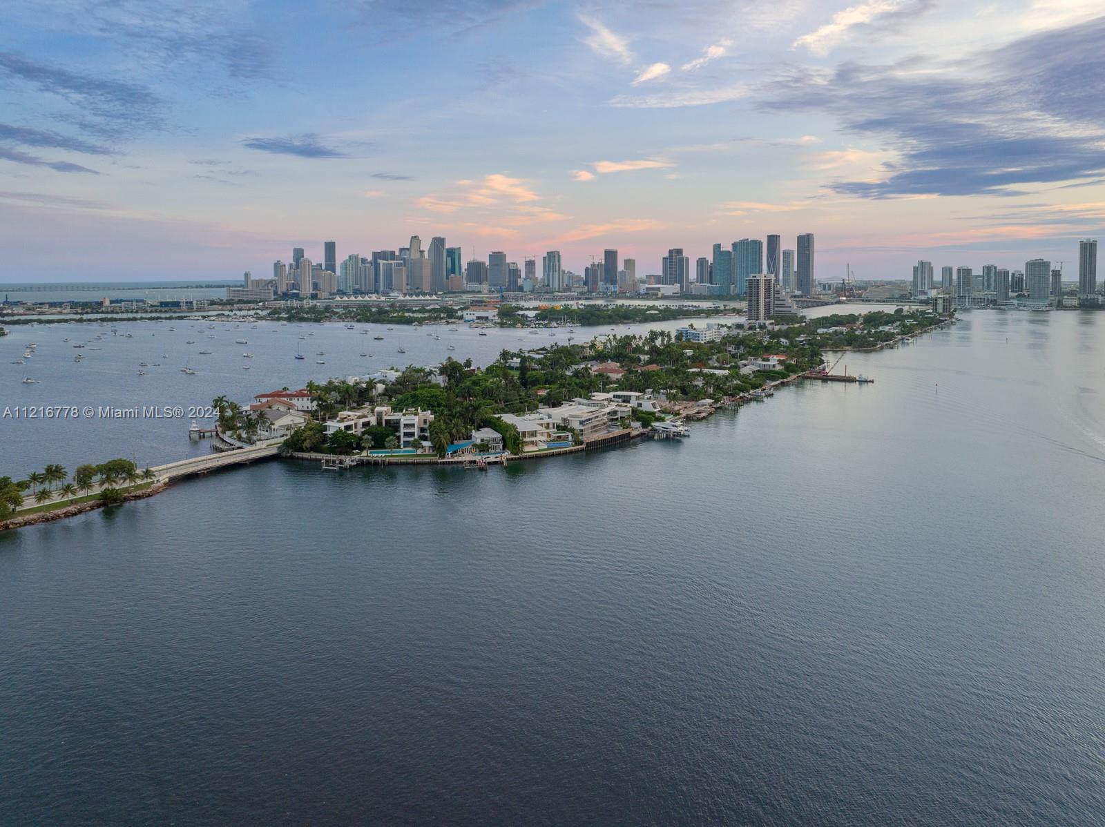 1417 N Venetian Way, Miami, FL 33139