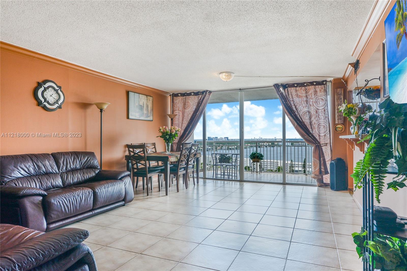 SPACIOUS LIVING ROOM W MAGNIFICENT WATER VIEW