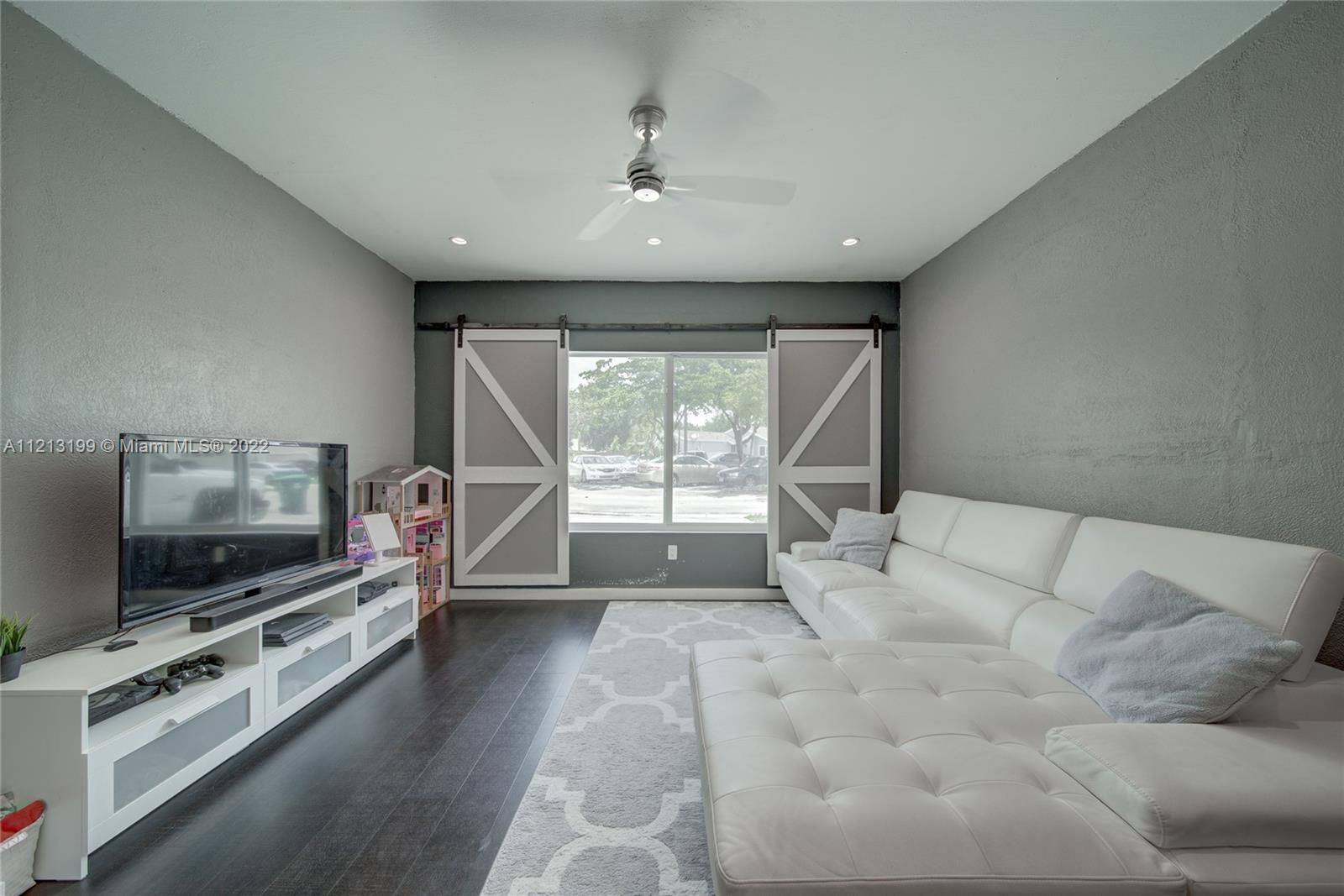 Listing Photo 11