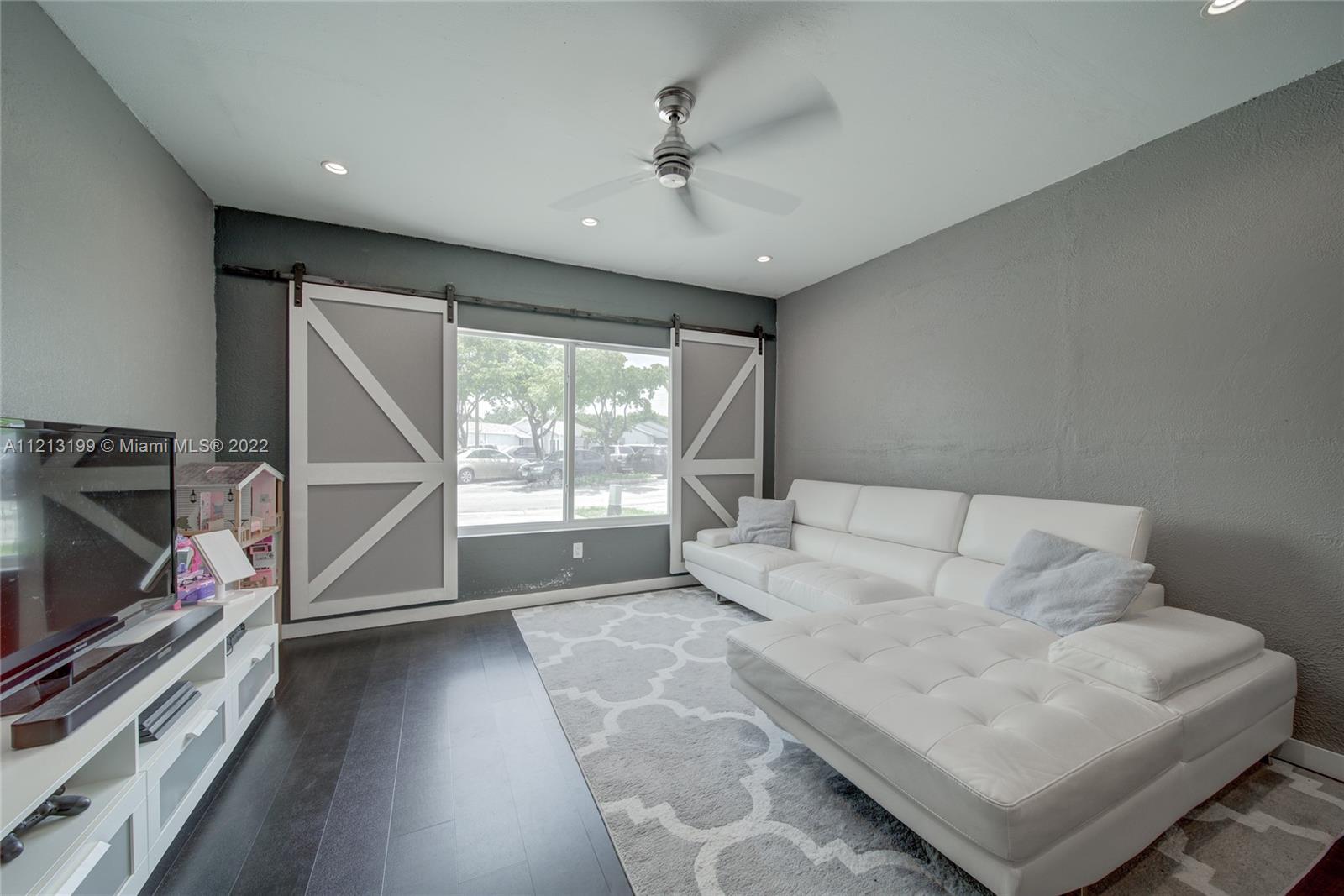 Listing Photo 12