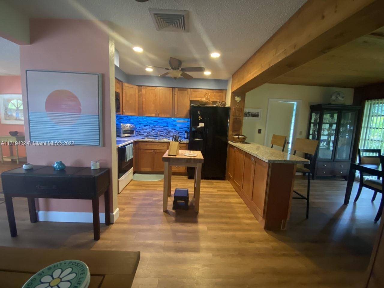 Listing Photo 11