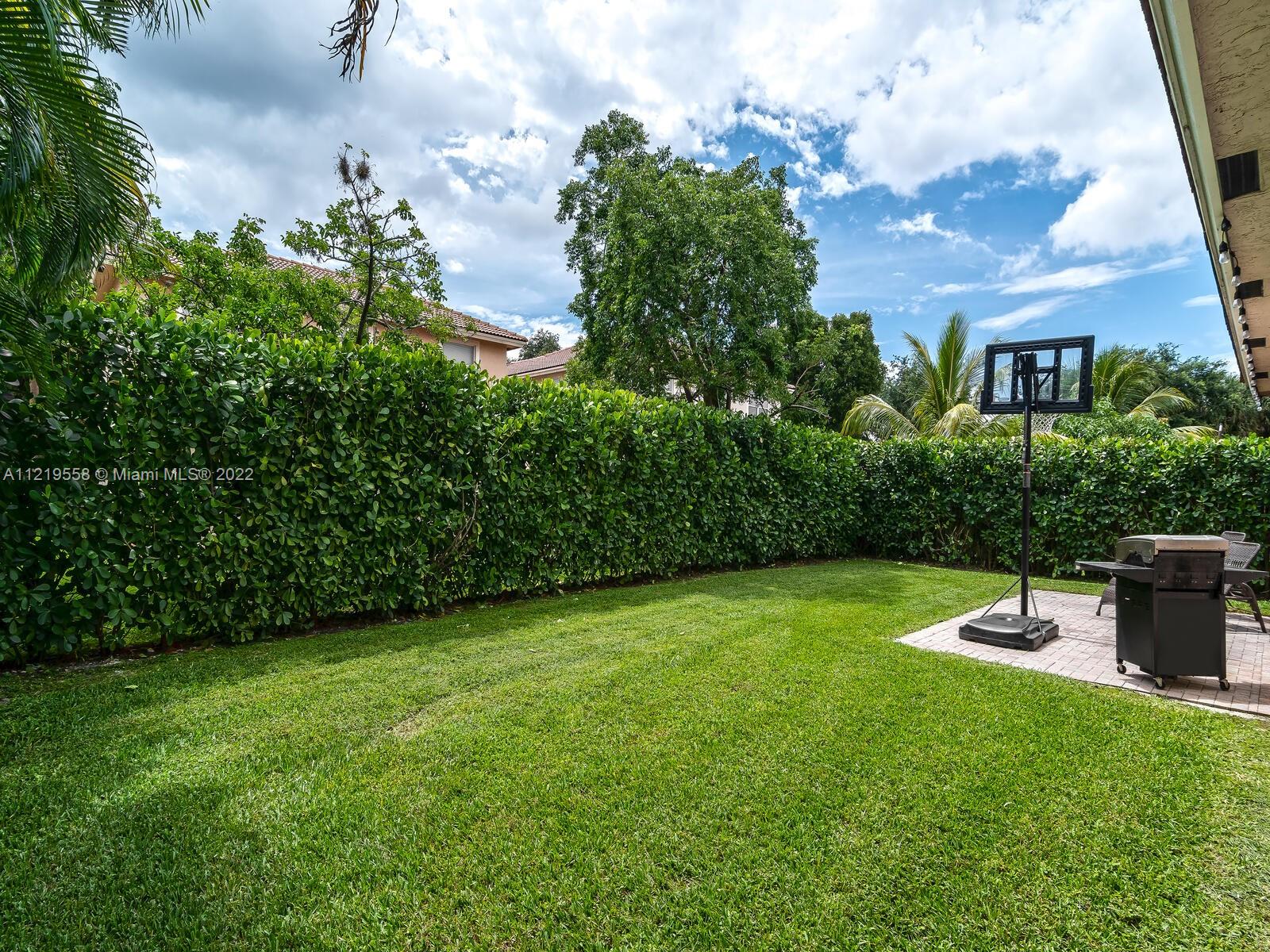 Listing Photo 11