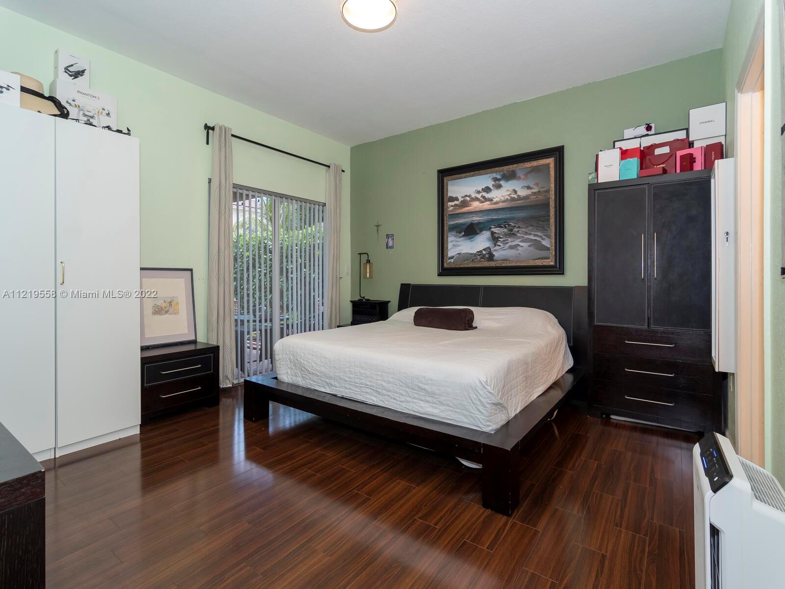 Listing Photo 12