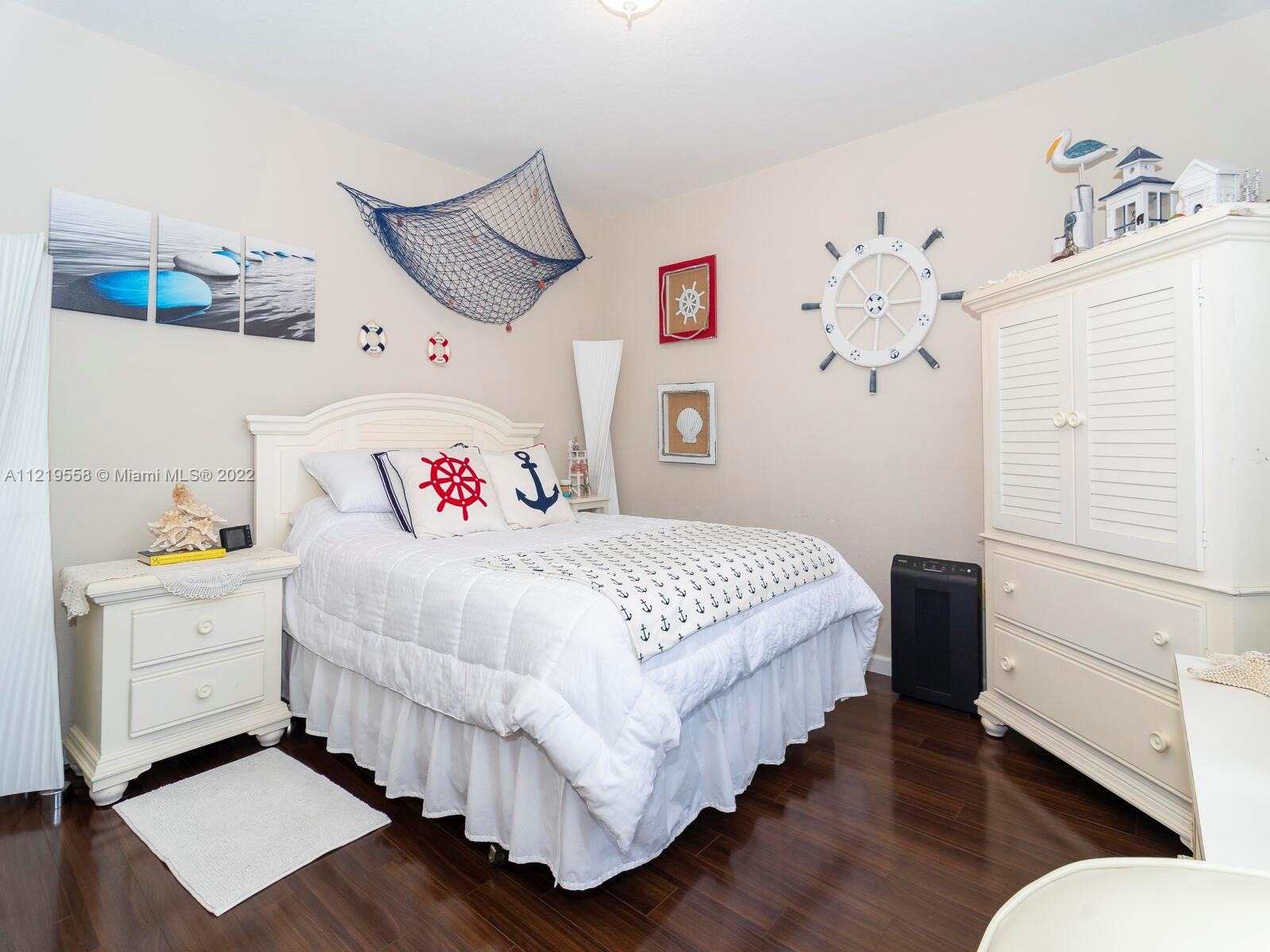 Listing Photo 18