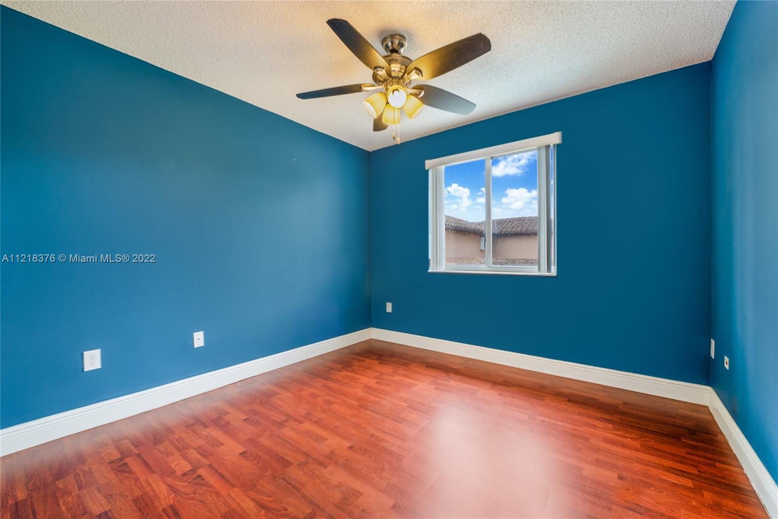 Listing Photo 12