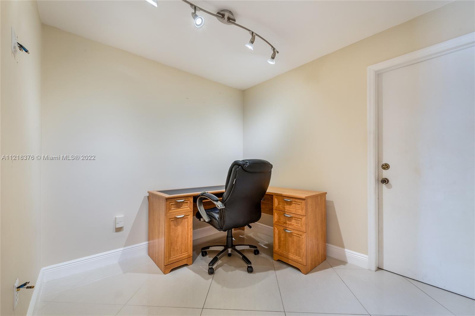 Listing Photo 14