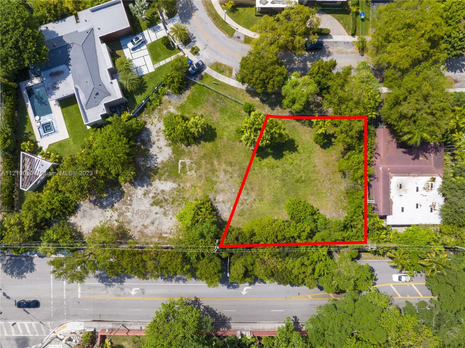 Unique opportunity to purchase this individual large 12,675 SF lot for $2.2M and build your dream home in prestigious and 24 hour policed patrolled Bay Heights! This is a great community with no thru traffic, in a NO FLOOD ZONE!  It is walking distance to Viscaya, Kennedy Park, the Bay and Ransom Everglades Middle School. 
Or purchase two lots side by side for a combined square footage of 30,574, asking $5.3M!  
We can put you in touch with lenders and construction companies to customise your home.