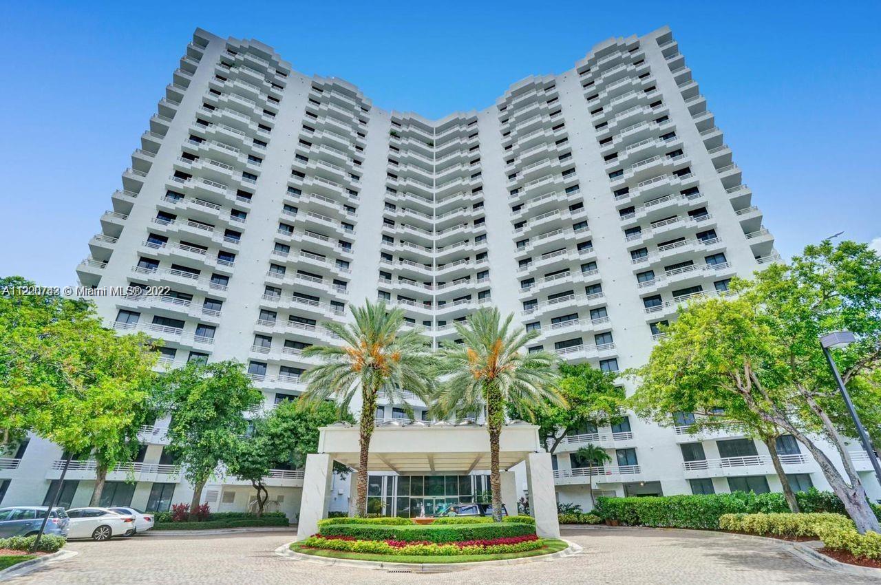 AMAZING OPPORTUNITY  TO OWN OR RENT.
THIS UNIT OFFERS SPECTACULAR VIEWS OF AVENTURA'S TURNBERRY GOLF COURS. LESS THAN 5 MINUTES FROM THE BEACH AND AVENTURA MALL. 2 BEDROOMS/2BATHROOMS - SPLIT BEDROOMS - GRANITE COUNTERTOPS IN KITCHEN AND BATHRROOMS - 24 HR SECURITY - LARGE POOL - EXERCISE RO OMS -- VALET PARKING AND MUCH MORE