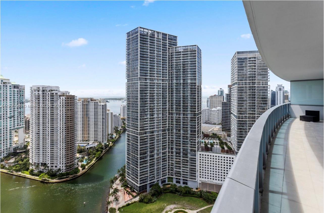 Spectacular Turn-key unit in pristine condition with amazing views of the Biscayne Bay and City views.  This magnificient 2 beds +2.5 baths + Storage unit is located in the heart of Brickell, where the Miami River meets the bay, within walking distance to upscale shopping, fine dining and entertainment. Epic amenities includes 2 pools, poolside cabanas, fitness center, Exhale spa, public marina and bar along with ZUMA Restaurant and Area 31 on the pool level. Epic was designed and built by renown developer Ugo Colombo & Lionstone Development and the units feature floor-to-ceiling glass windows, Bosch washer & dryer, custom lighting, Italian doors and hardware, Snaidero “Time” cabinetry, Miele Appliances and Sub-Zero fridge.