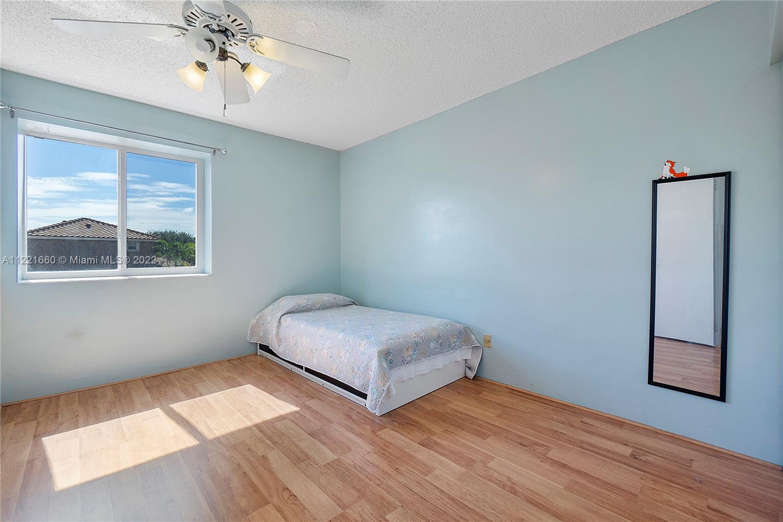 Listing Photo 22