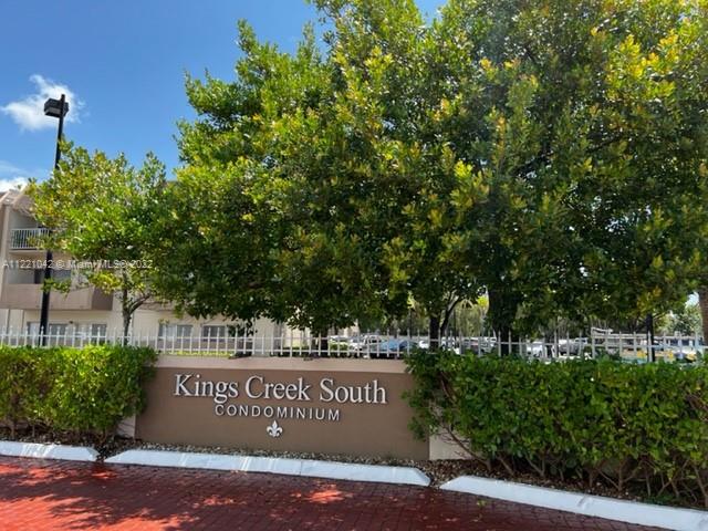 Excellent quite location in the Kings Creek South community. This F2 building is next to the smaller quieter pool. This unit has three sides without any other adjoining unit.

Foyer area provides privacy at entry of apartment. Main living area includes half bath at entry and private balcony access from living room. Large kitchen with plenty of light, includes pantry. Master bedroom with ensuite bathroom with two closets plus linen closet. Carpeting in both LR and BR allows easy change out to your choice of flooring and additional personal updates.