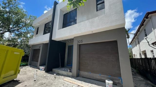 305 SW 10th St  For Sale A11210665, FL