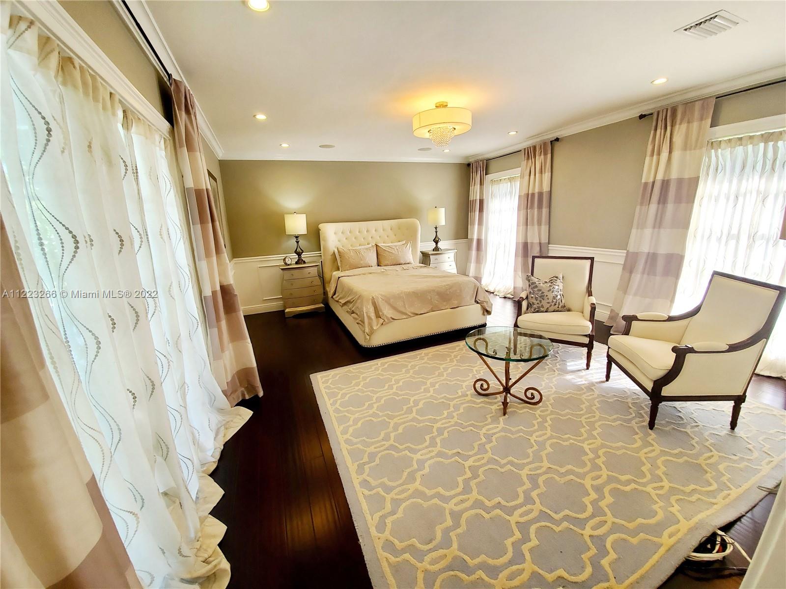 Listing Photo 12