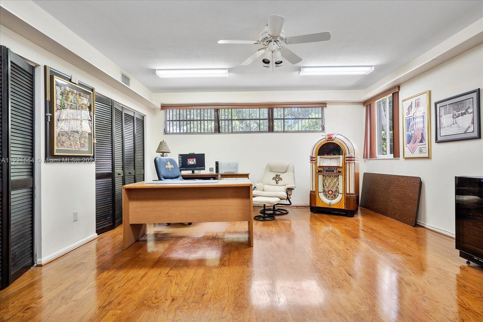 Listing Photo 12