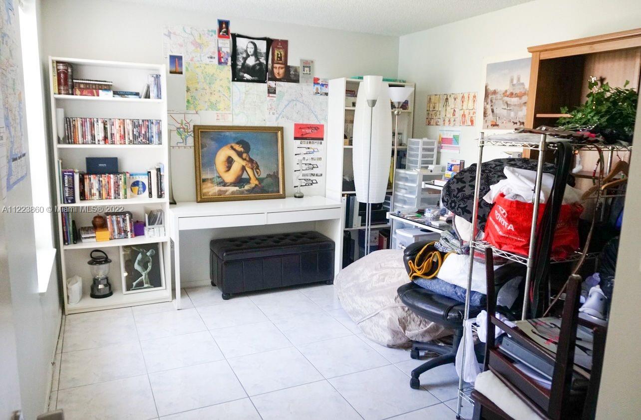 Listing Photo 12