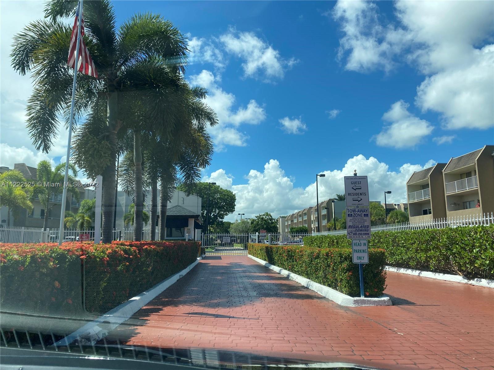 Location, Location, Location!!!! This Kings Creek South looking for 1 bedroom in the prefect location within minutes to the 826 Palmetto highway, Dadeland station Metro rail and just more? You found it. The unit needs some TLC . Please contact listing agent for showings.