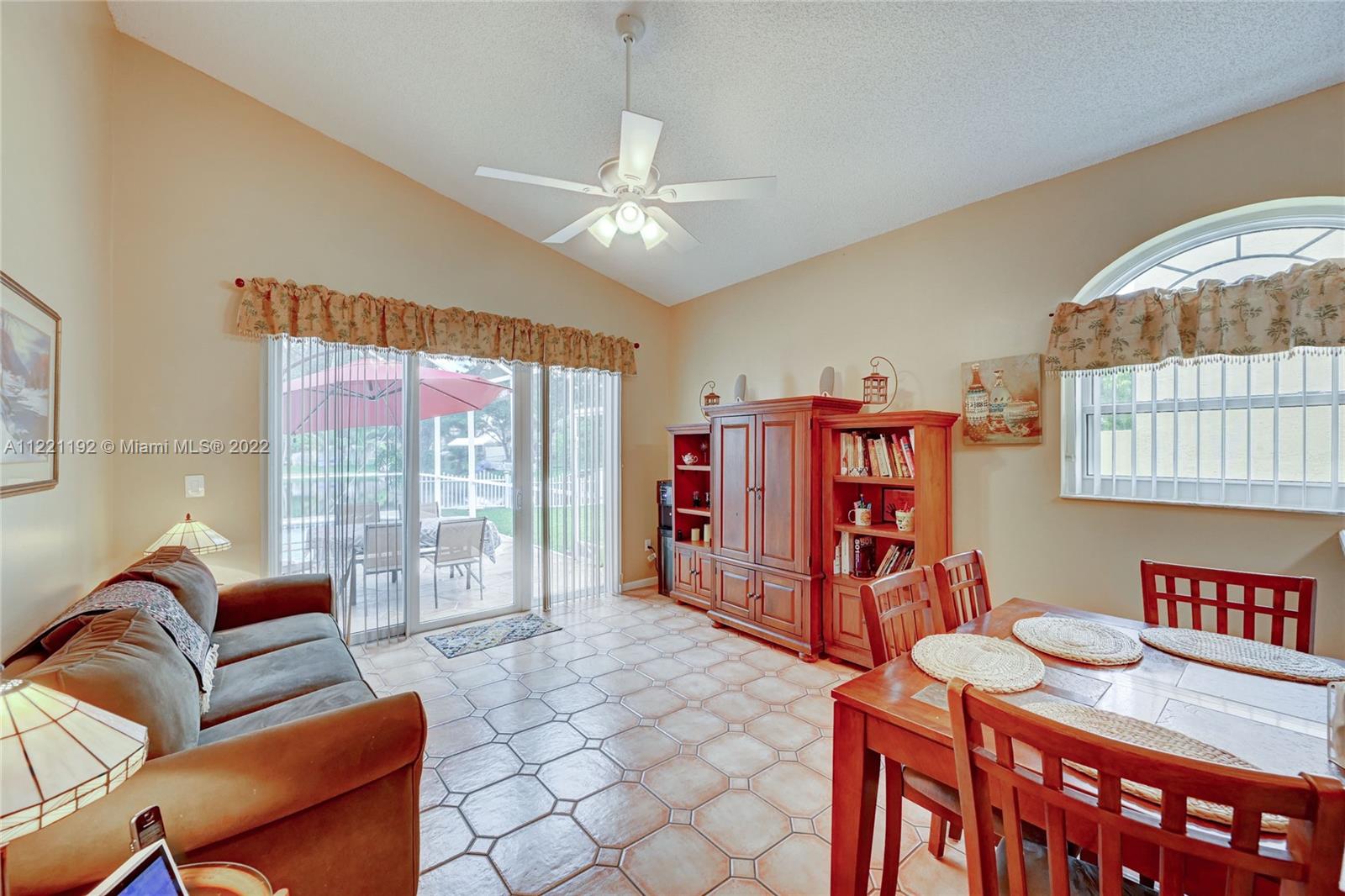 Listing Photo 11