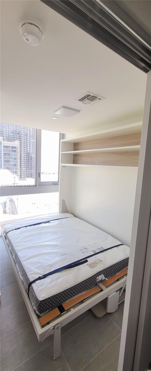 Queen bed-bedroom area