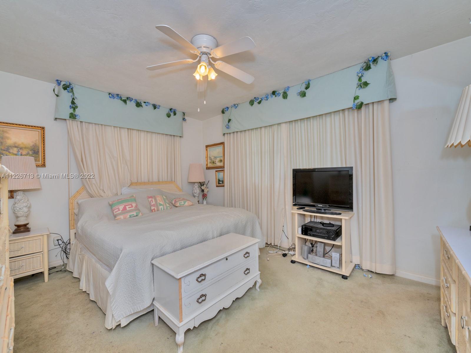 Listing Photo 11
