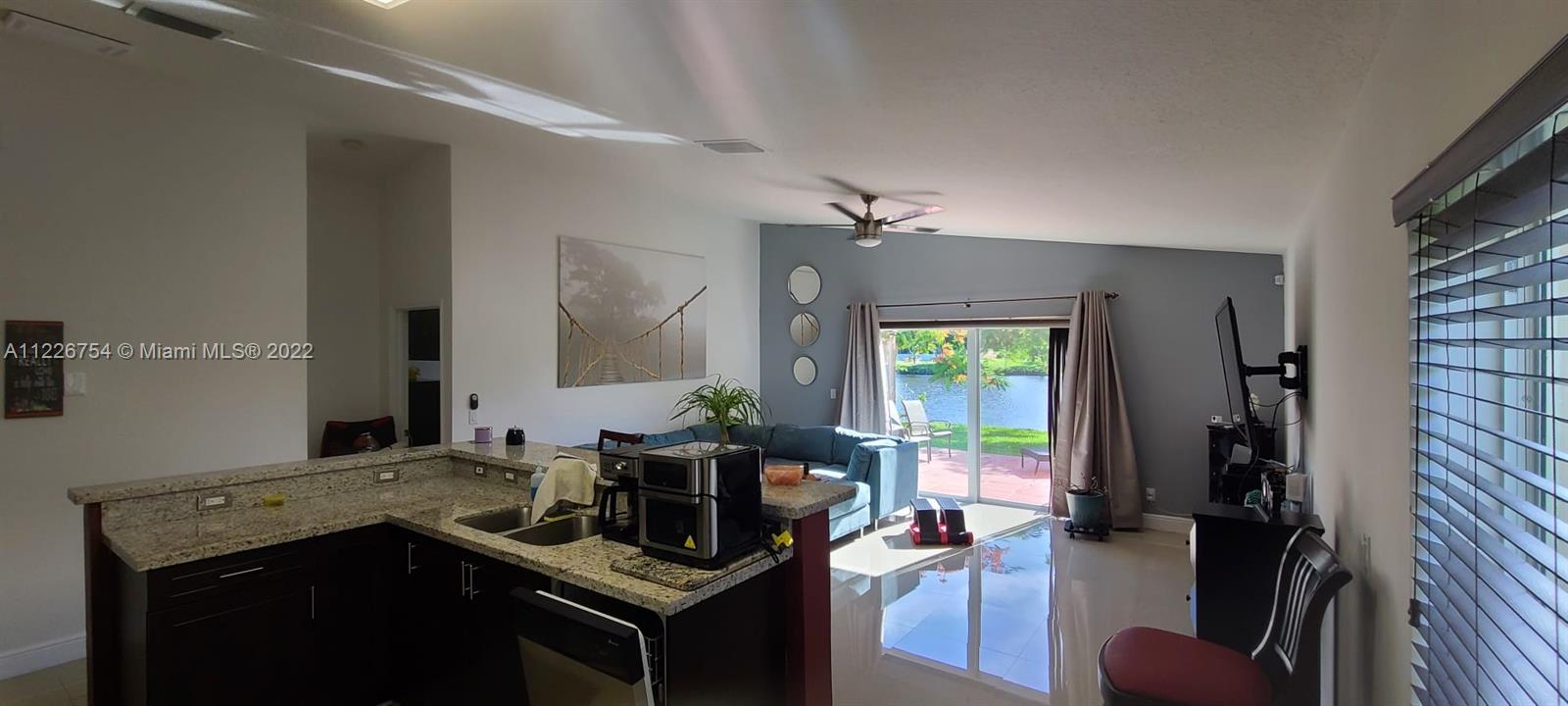 Listing Photo 11