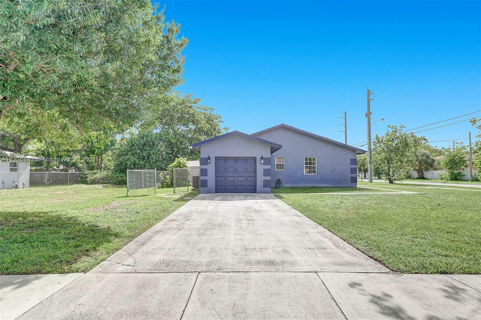 1402 NW 5th St  For Sale A11226843, FL