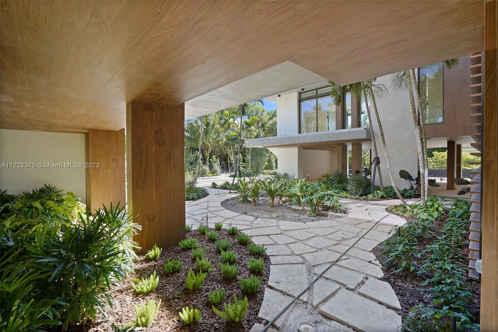 Listing Photo 12