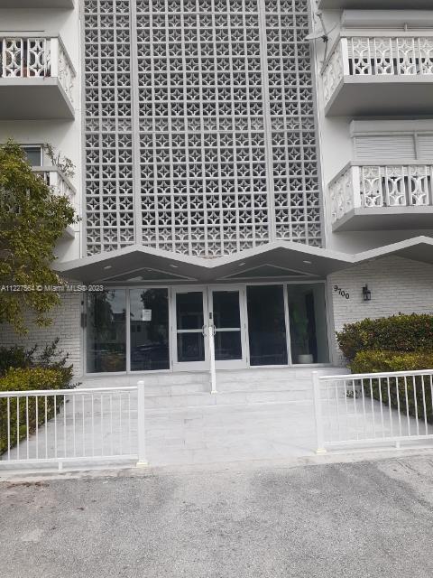 1 Bed 1 1/2 Bath condo, substantially remodeled, walking distance to the beach, Bal Harbor Shops, and restaurants. banks, and supermarkets. The building has a new Lobby and major renovation. Low maintenance is $355 per month. Assessment $134 per month for 6 more years. Tenant occupied until Feb. 17, 2023, pay $1500 per month. Excellent location, 1 block from the business district center of Bay Harbor.
Please, text the listing agent for showings. 24hrs notice. Any offer send to the listing agent by email.
Thank you.
