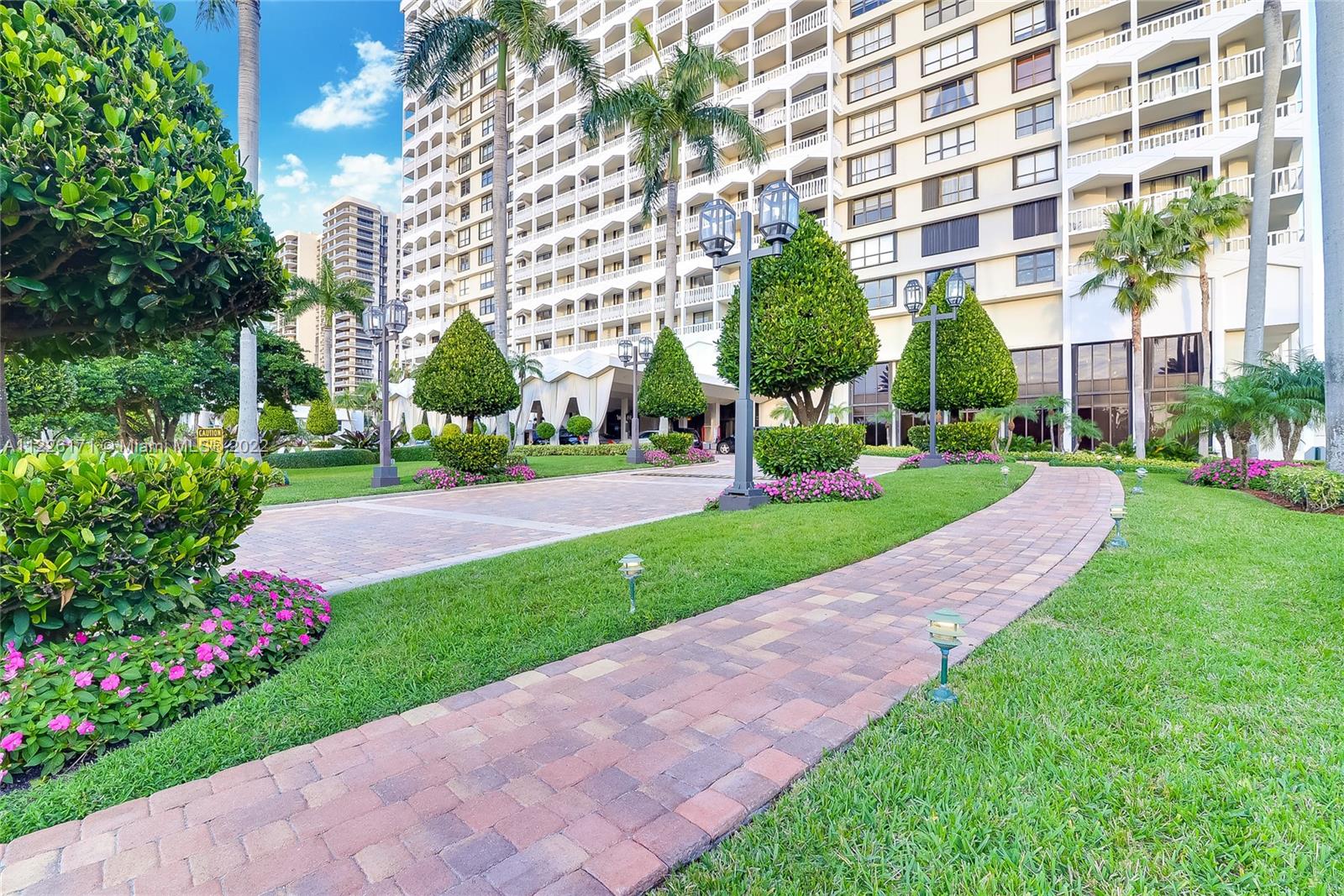 Balmoral Condo walking entrance