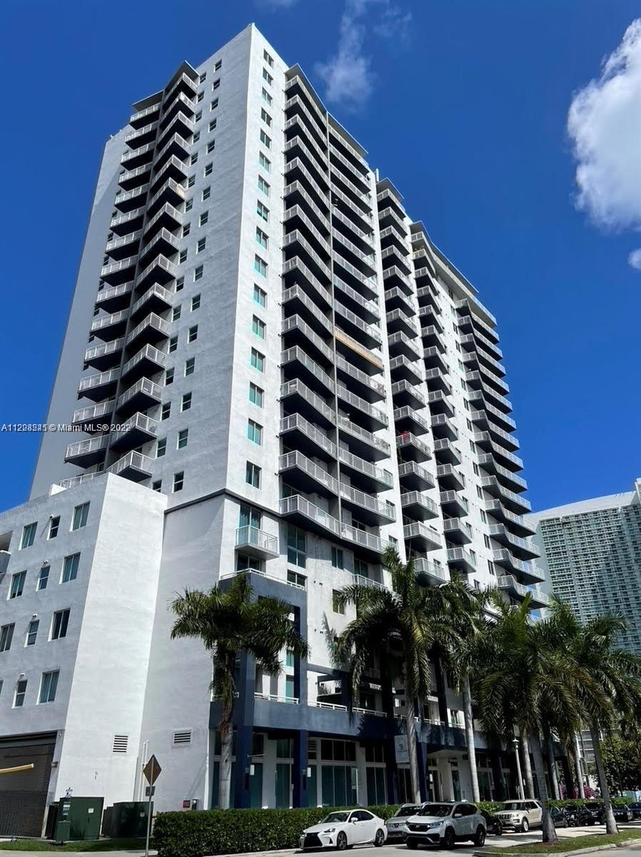 Beautiful and cozy apartment recently renovated  in the heart of Miami!!!
Fully furnished and equipated.
Master bedroom with own balcony with beautiful sunset view. 
Walking distance to publix, Starbucks, Ocean Blvd, restaurants, etc.