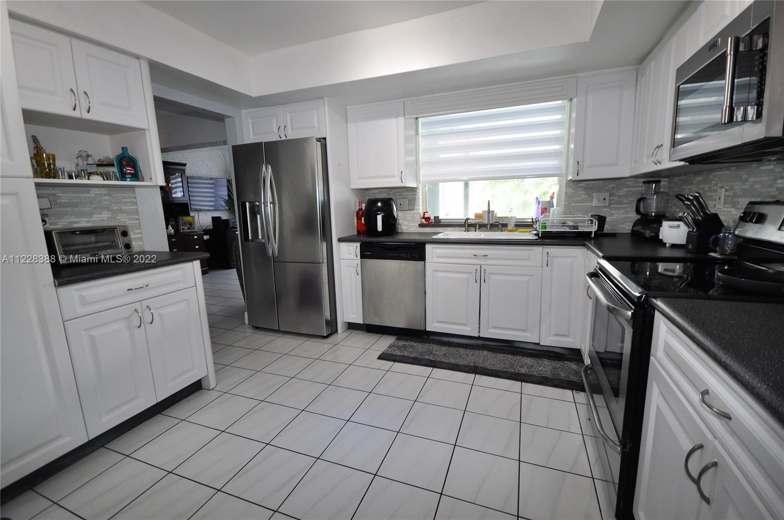Listing Photo 11