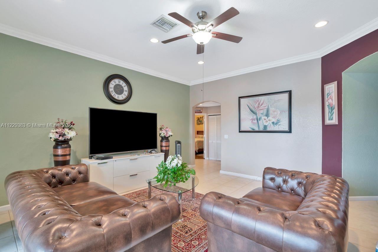 Listing Photo 12