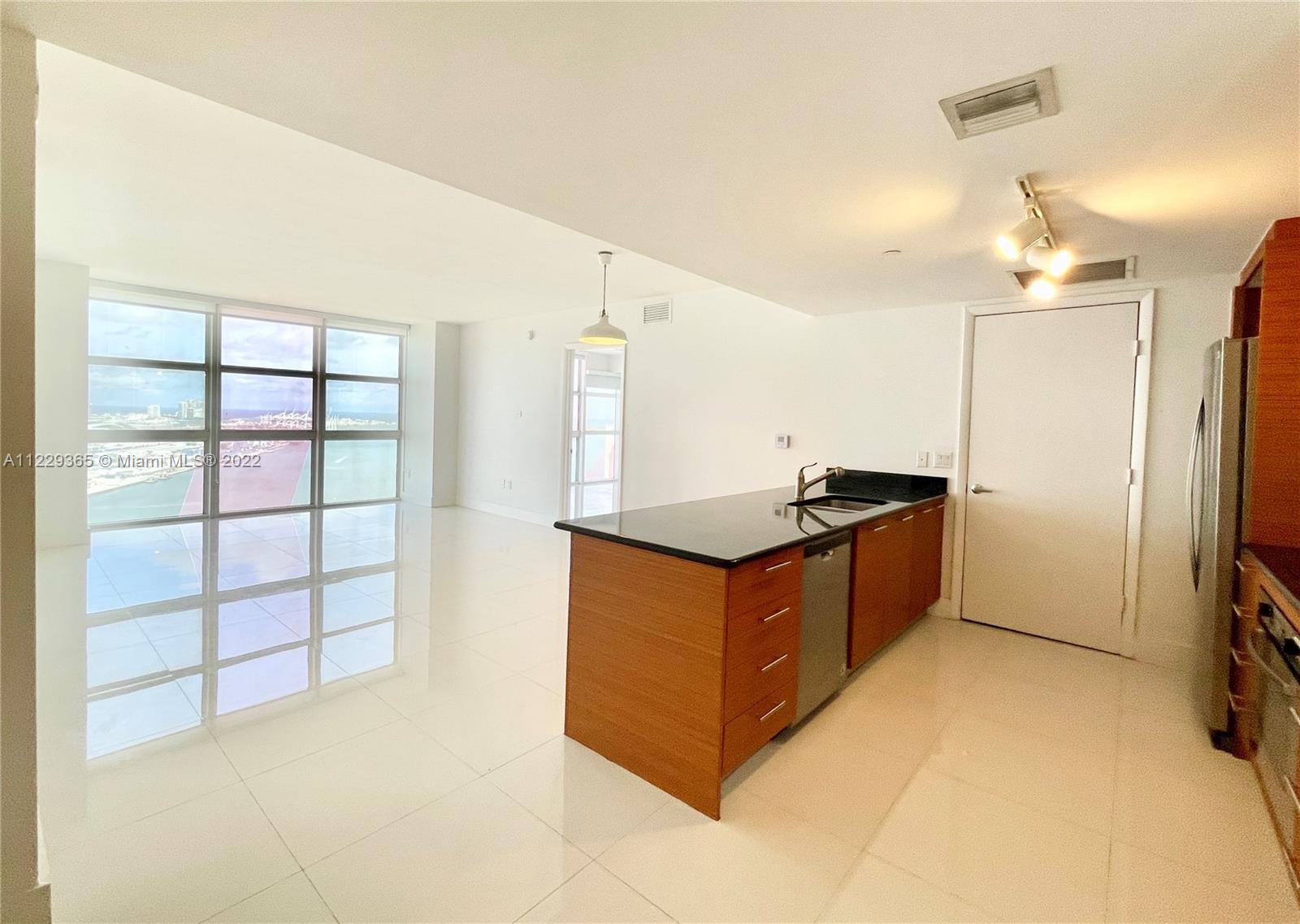 Beautiful 3bed/ 2 bath condo in the heart of downtown Miami. Den is being converted to the 3rd bedroom with a sliding door for flexibility. Breathtaking views of Biscayne Bay. Open kitchen layout, washer/dryer and one parking space. First class amenities: Olympic size-heated pool, spa/sauna, fitness center, security, valet parking, 24/7 concierge service and more. A great managed building and friendly staff. 
Prime location. Right across Bayfront Park, Bayside Marketplace, Walgreens, and free metromover to Brickell. Walk to FTX Arena, Miami's top museums, Wholefoods, restaurants, and nightlife. Easy access to I-95 and 15 minutes from MIA airport. Unit has no balcony which make it perfect for families but still the most amazing unobstructive views in downtown. Don't wait! Won't last long