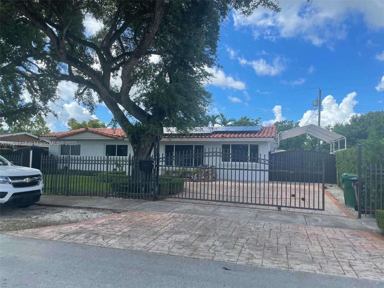 Photo 2 of 10310 43rd St in Miami - MLS A11229718