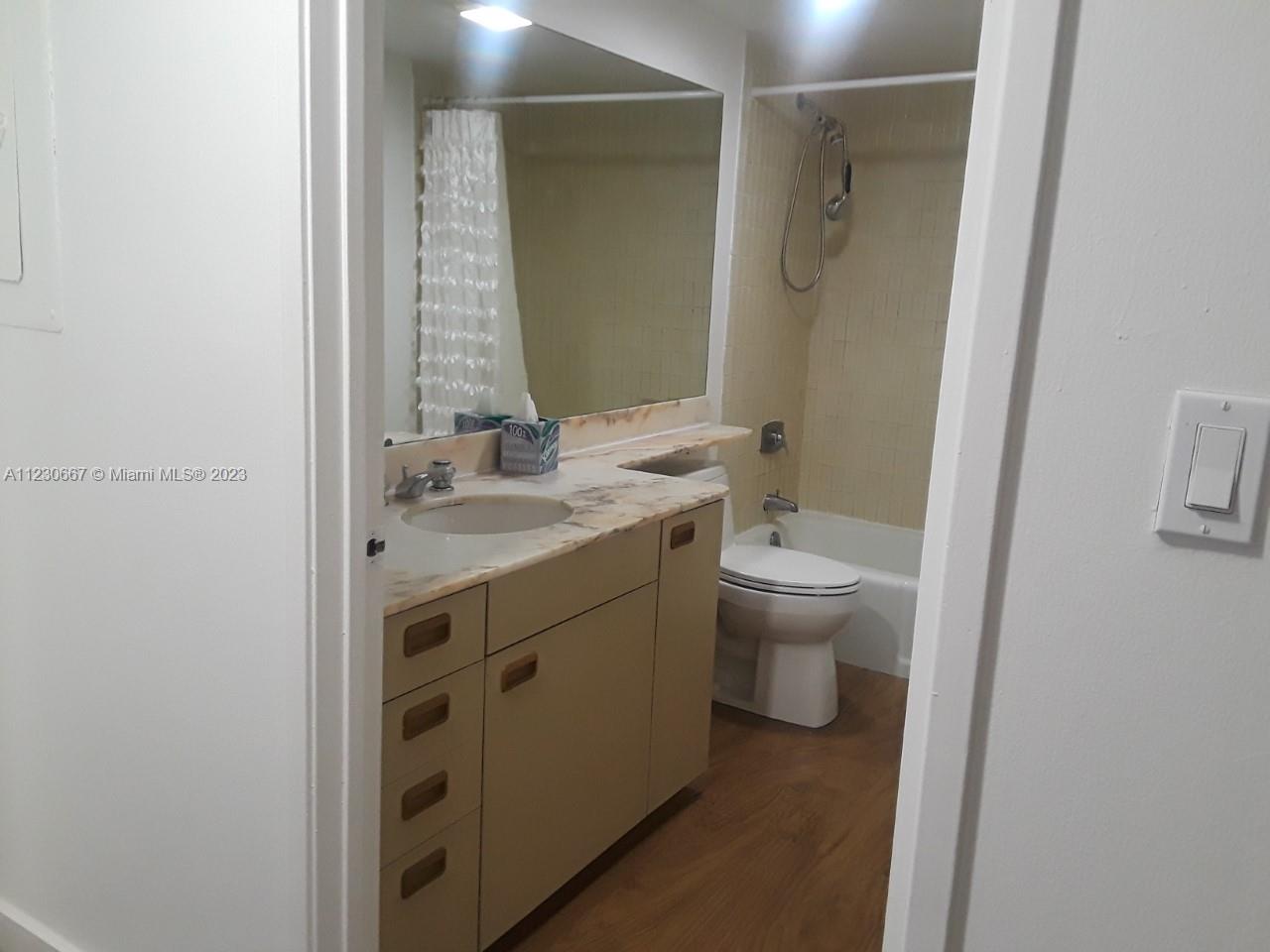 2nd  bathroom