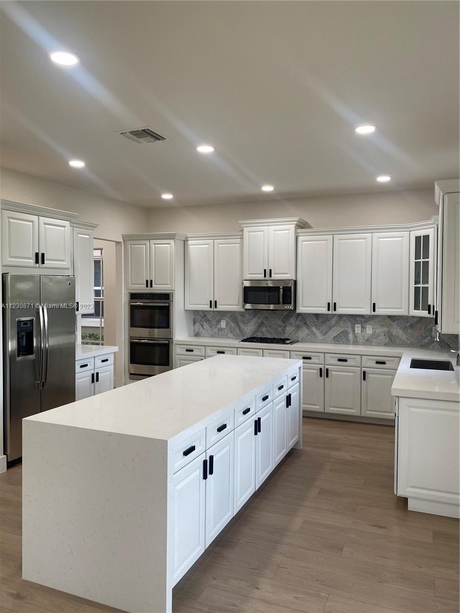10180 Lake Vista Ct