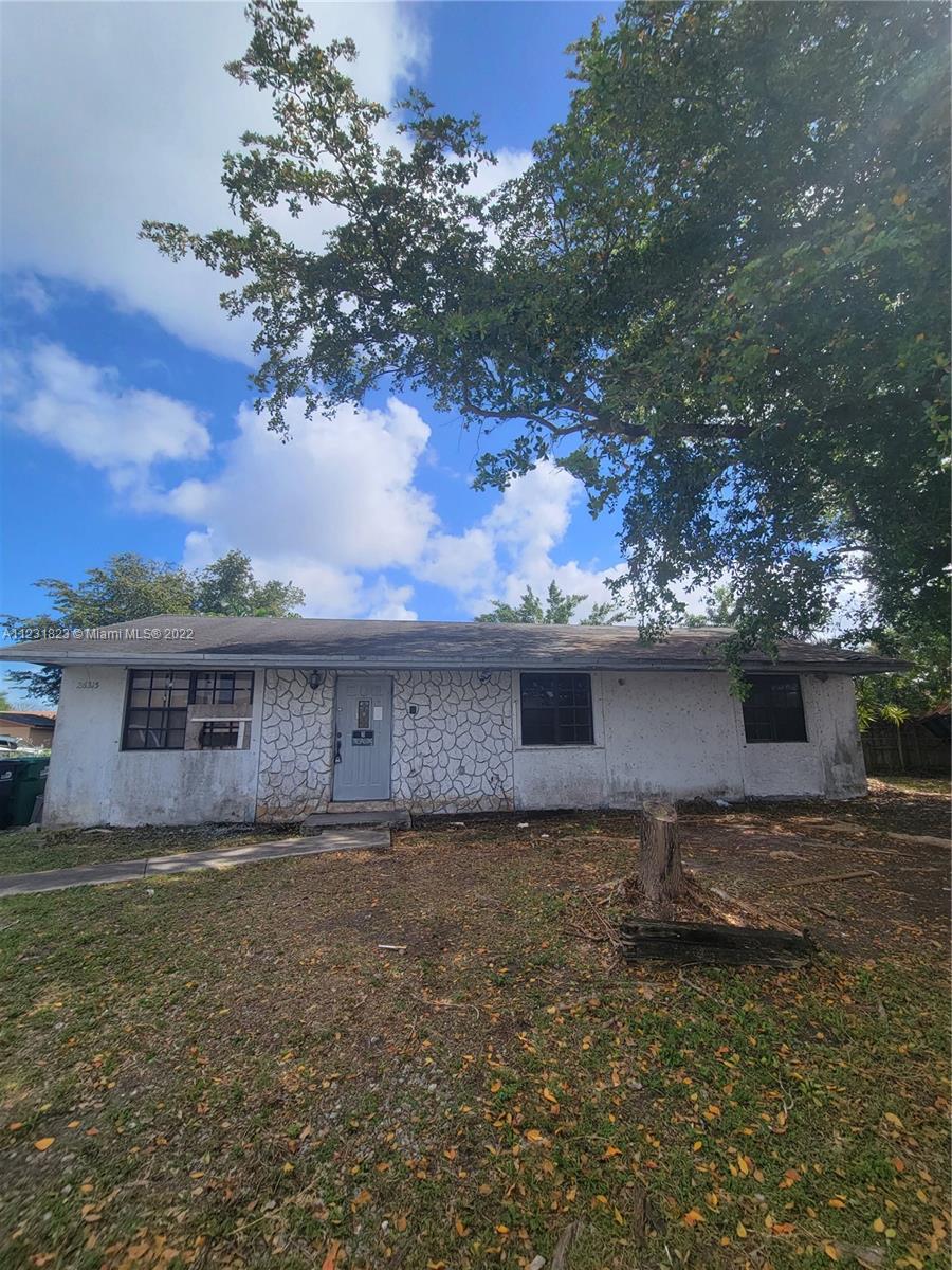 LOOKING FOR A FIXER UPPER? 3 BEDROOM 2 BATH HOME IN HOMESTEAD IS READY TO BE YOURS. IT FEATURES OVER 1100 SQFT OF LIVING SPACE, EXCEPTIONAL LAYOUT AND A GREAT SIZE BACK PORCH. FIX THIS HOME UP TO YOUR LIKING WILL GO A LONG WAY!! AS-IS SALE, CASH OR HARD MONEY ONLY.