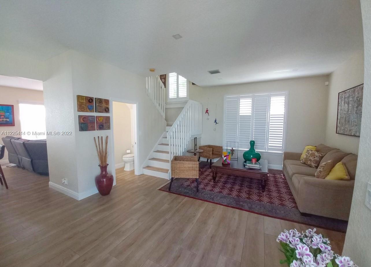 Listing Photo 10