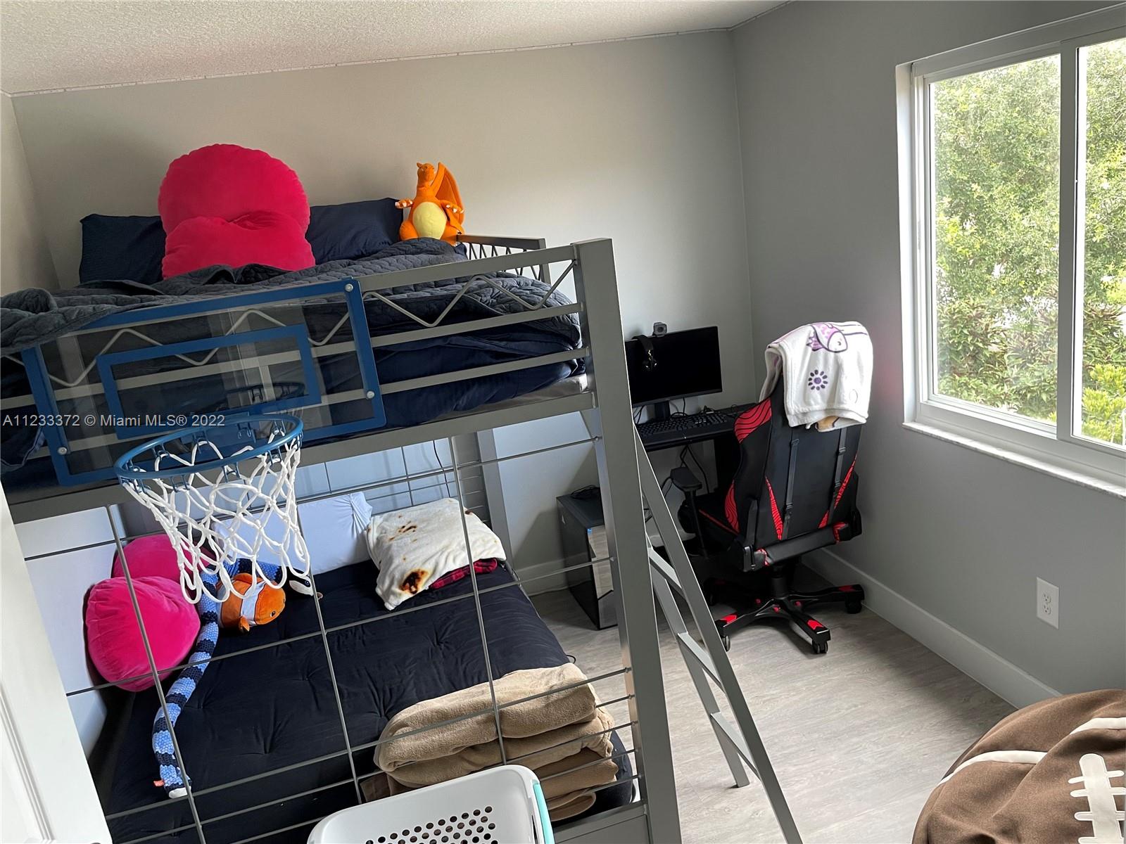 Listing Photo 11