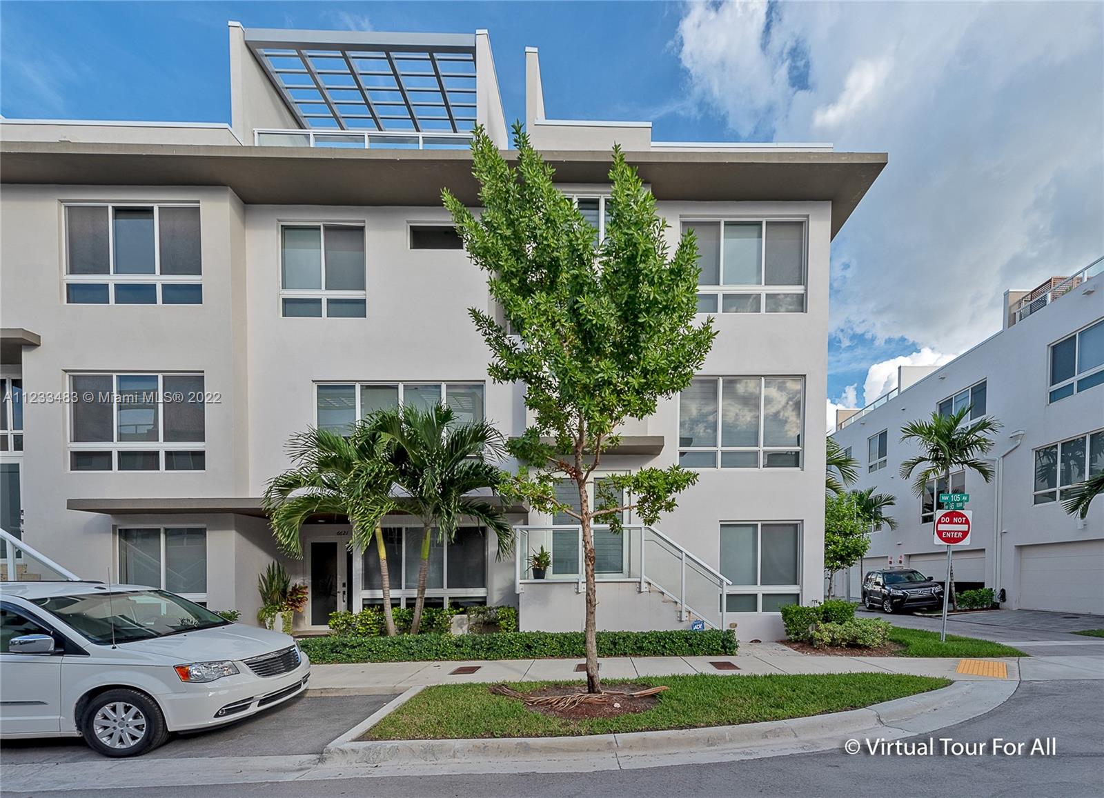 BEAUTIFUL CORNER  3-LEVEL TOWNHOUSE LOCATED IN THE HEART OF DORAL. 4 BEDROOM /3.5 BATHROOMS. . THIS HOME FEATURES IMPACT WINDOWS, AN ELEVATOR INSIDE THE UNIT; A MODERN KITCHEN WITH SS APPLIANCES, AND QUARTZ COUNTERTOPS. A MUST-SEE!!!!