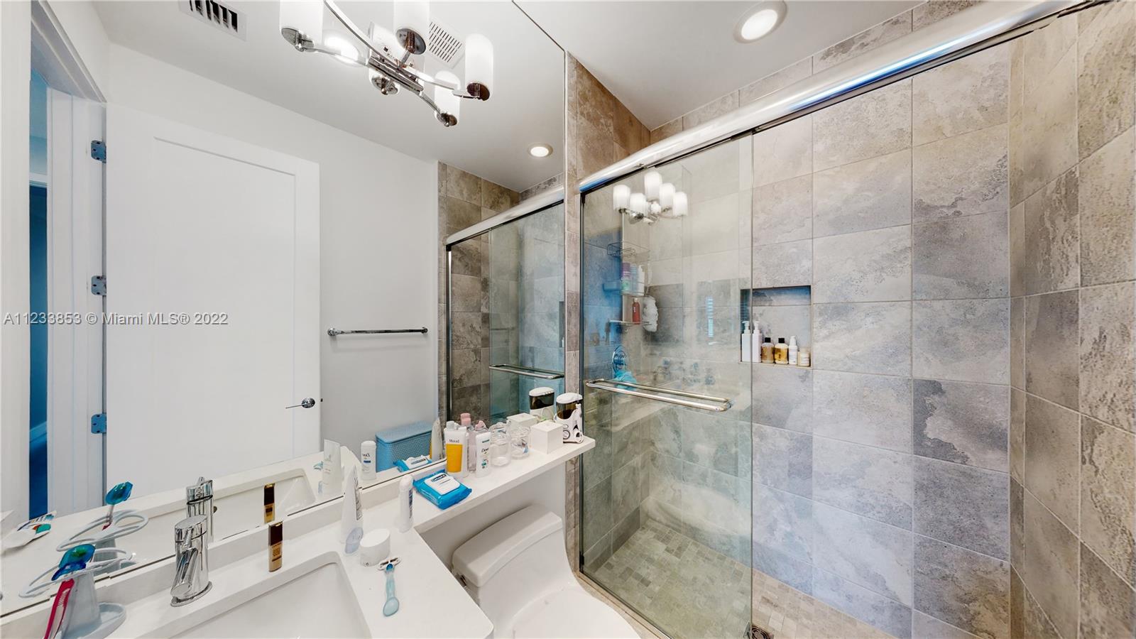 Modern 2nd br bathrooms