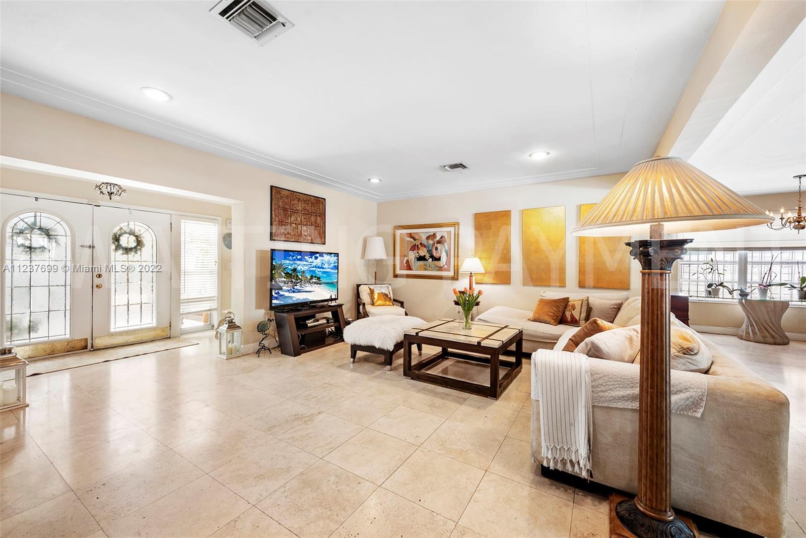 Listing Photo 8