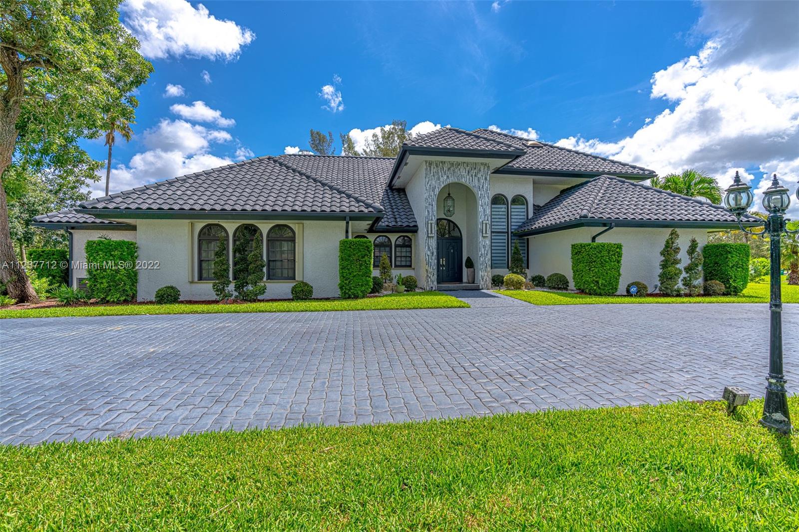Photo 1 of   in Davie - MLS A11237712