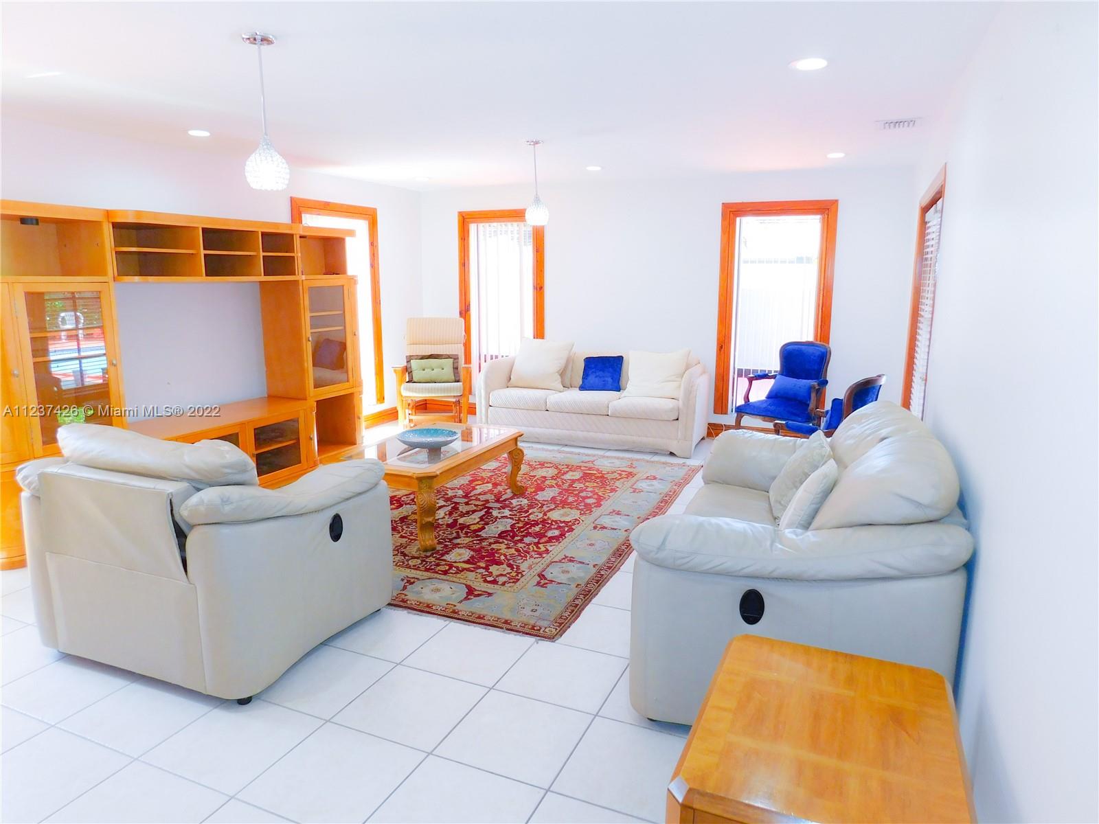 Listing Photo 11