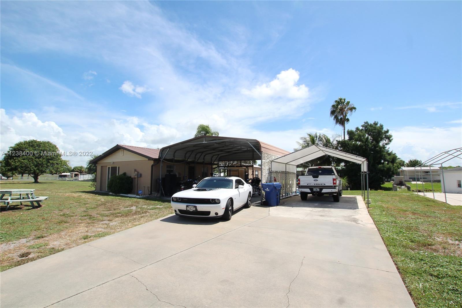 Cottage - Carports