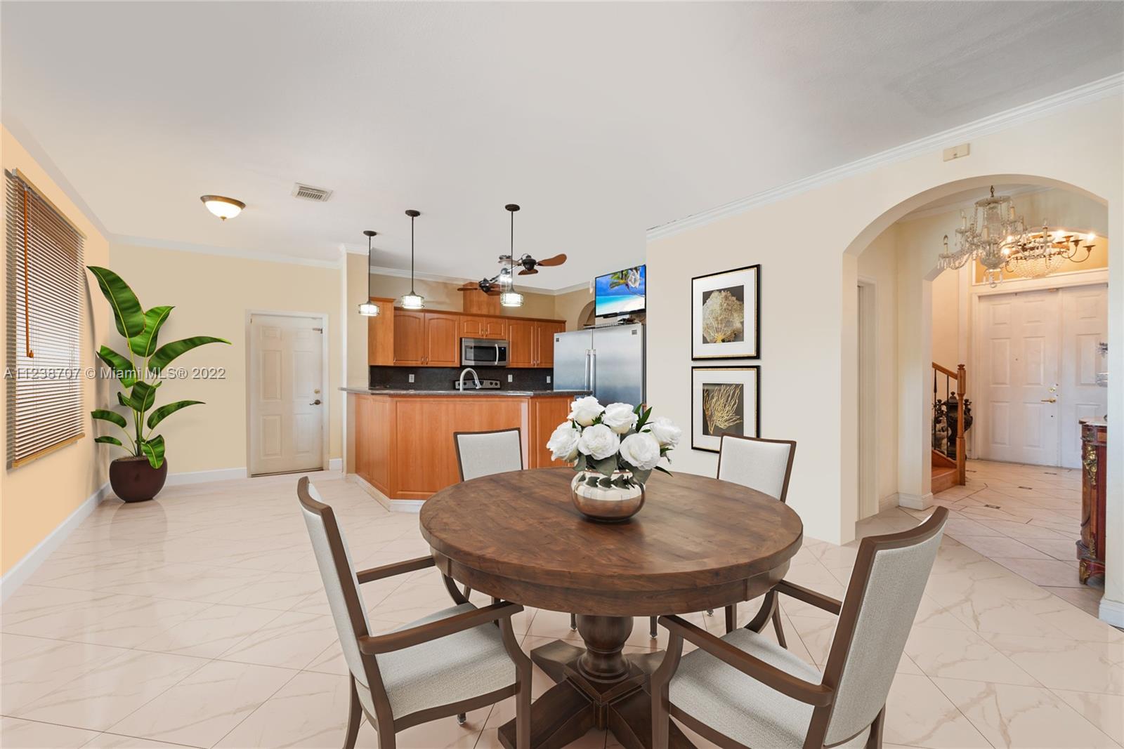 Kitchen & breakfast area (staged image)