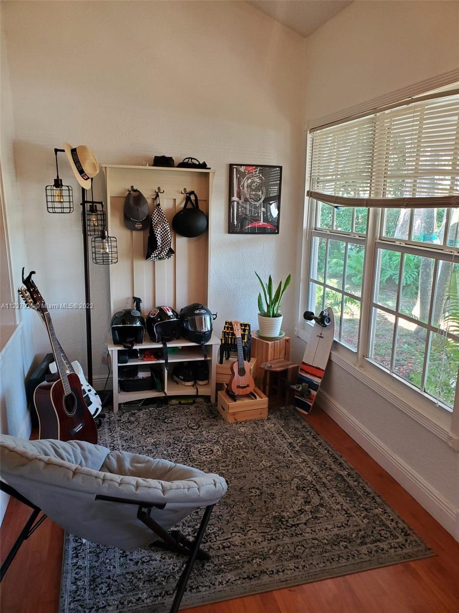 Listing Photo 9