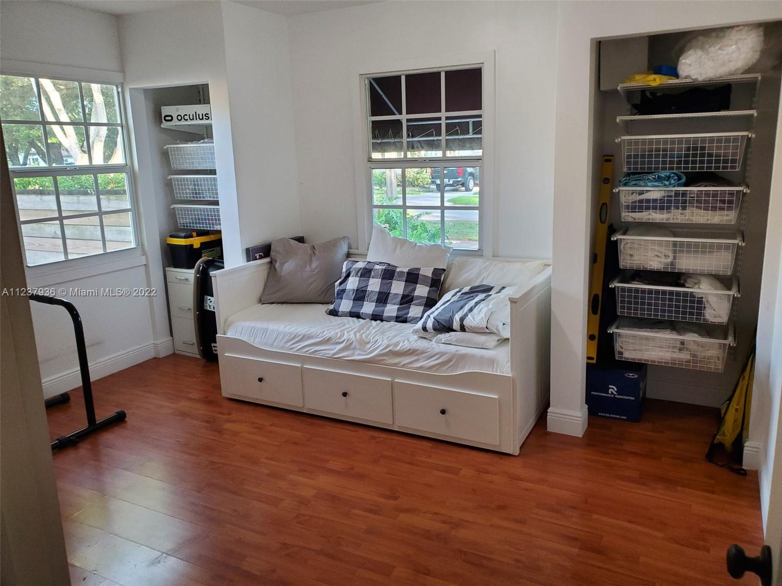 Listing Photo 11